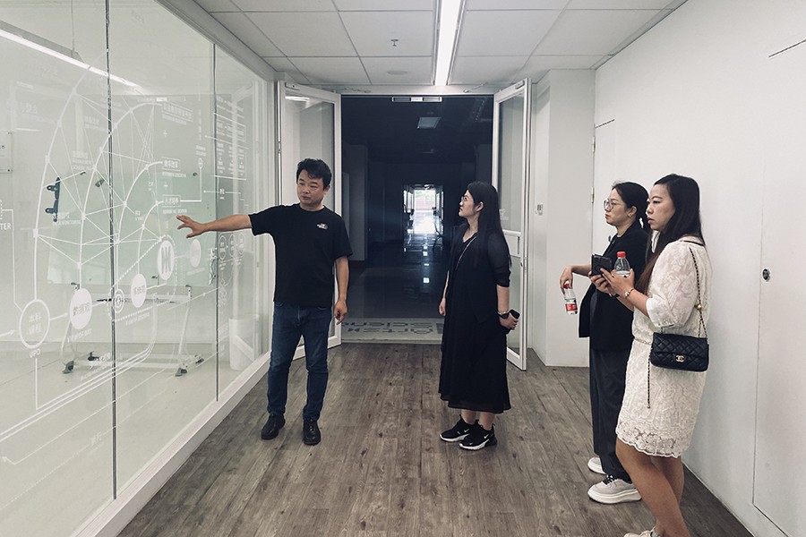 参观艺术与科技实验室(二).jpg